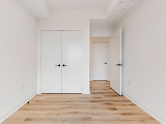 4th image of 5 York Rd #608