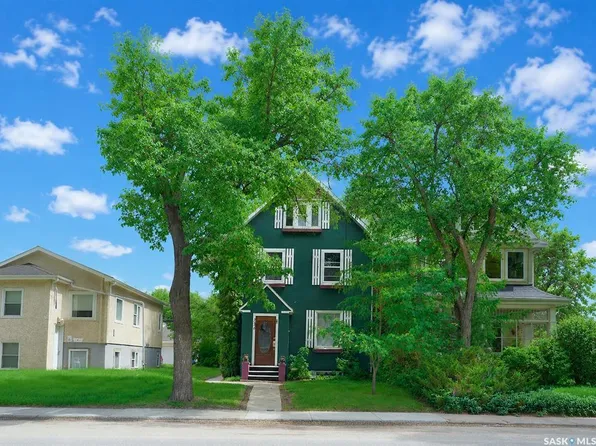 736 7th Ave N, Saskatoon, SK S7K 2V4