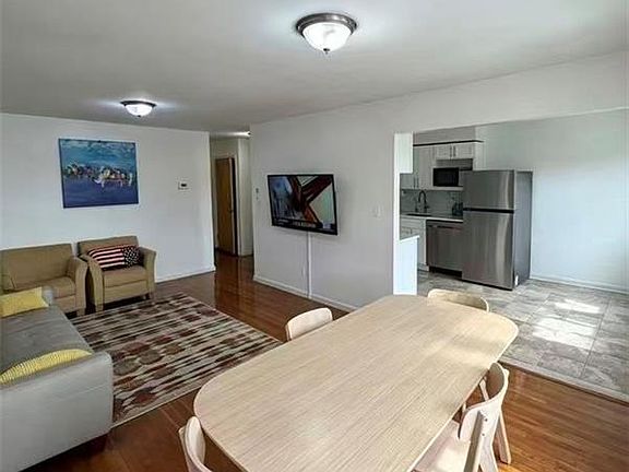 5th image of 4327 215th St