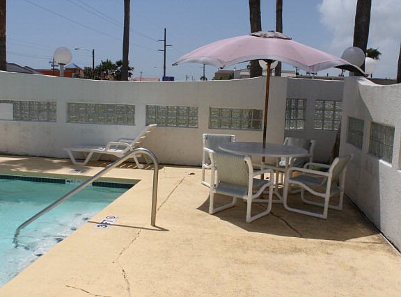 4th image of 4109 Padre Blvd