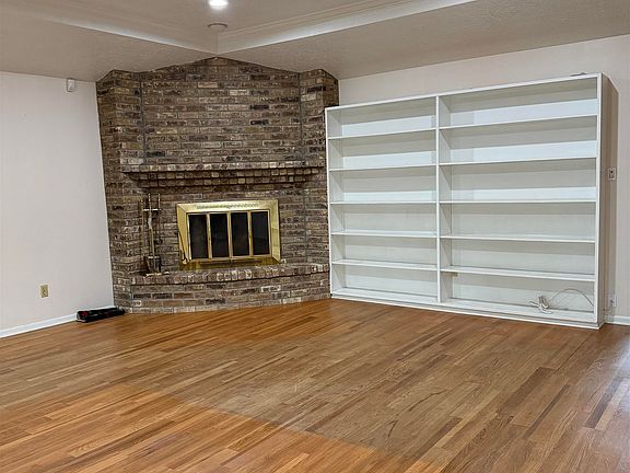 4th image of 4675 Elmhurst Dr