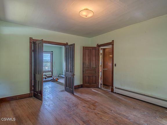 26th image of 205 Sunbury St