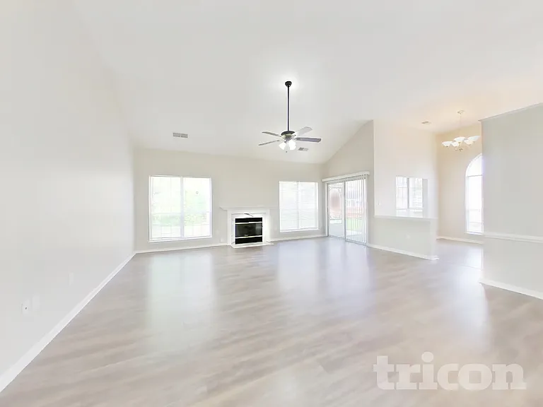11901 Harris Pointe Dr — Photo 2