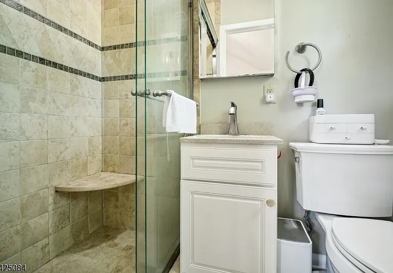 195 Chaucer Dr — Photo 13