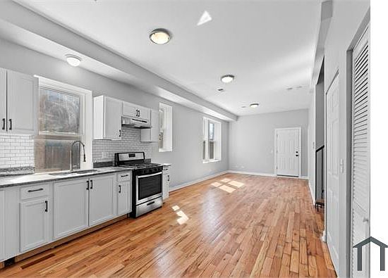 3rd image of 1113 S Mozart St #3F