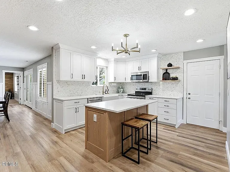 5 bed, 2828 sqft, $1,590 — Photo 3