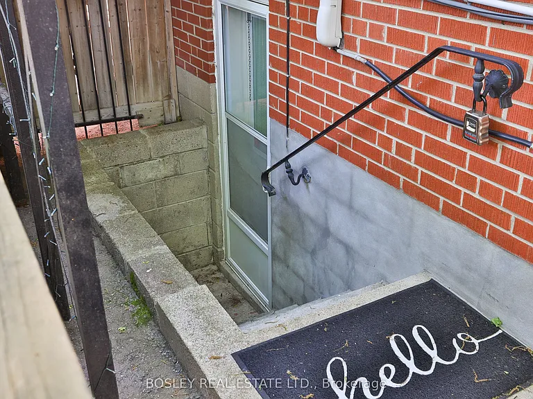144 Evelyn Ave #LOWER — Photo 2