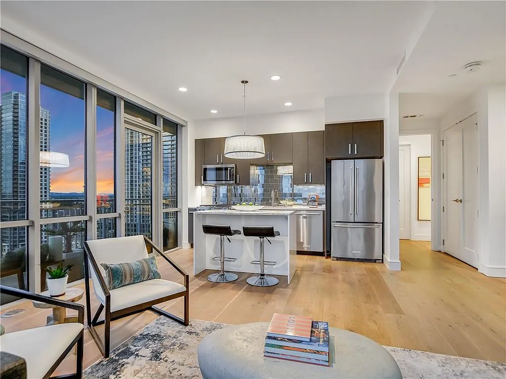 2 bed, 2.0 bath, 1000 sqft, $5,500 — Photo 4