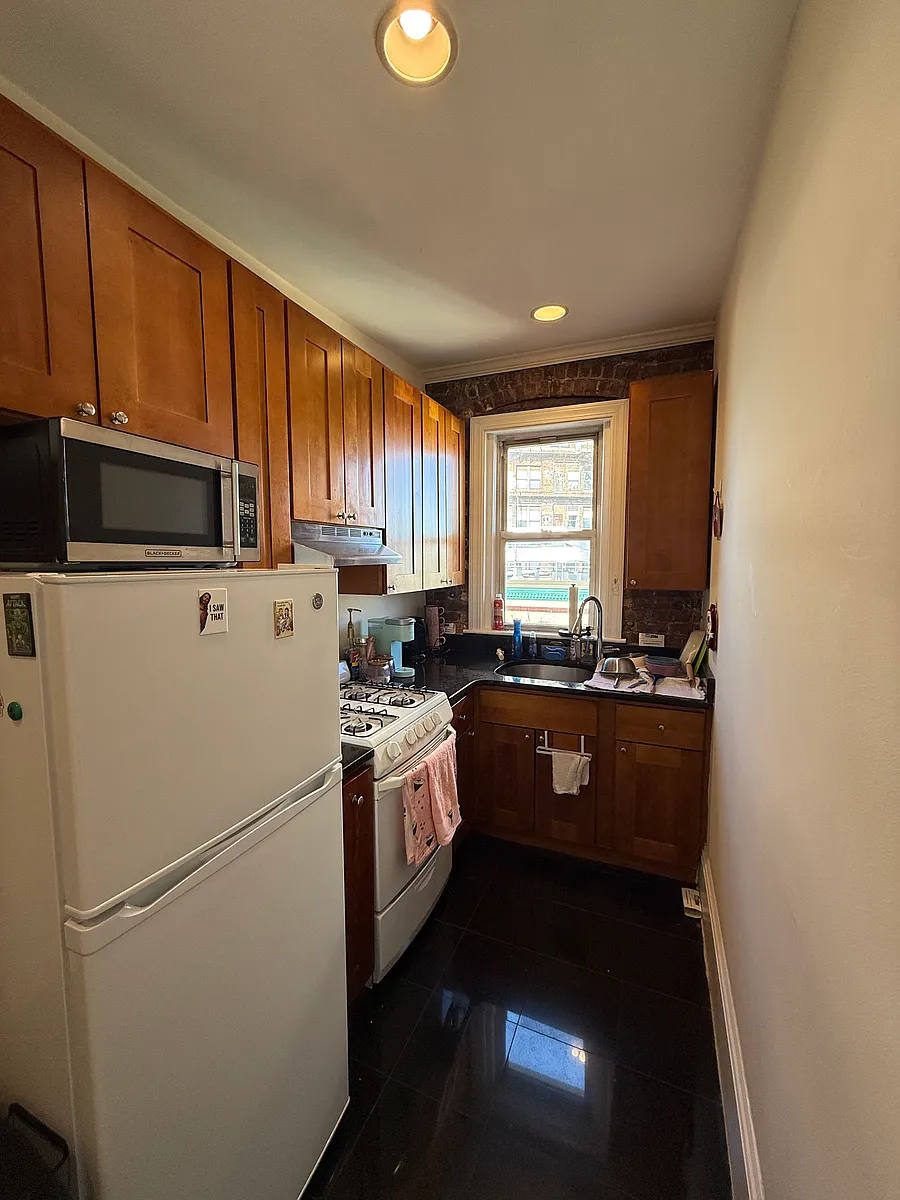 Building Photo - 18 Hemenway St #7