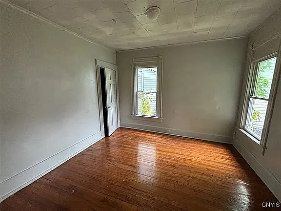 Spacious 3-Bedroom Southside Home — Photo 2