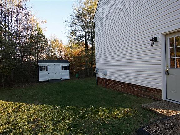 4th image of 21155 Baileys Grove Dr