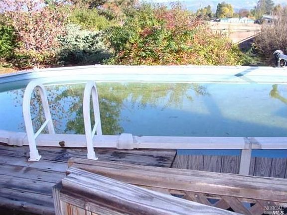 4th image of 76451 Henderson Ln
