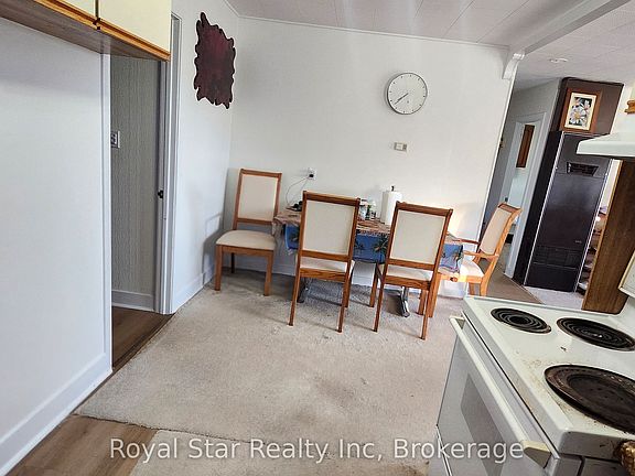 4th image of 85 Cityview Dr N