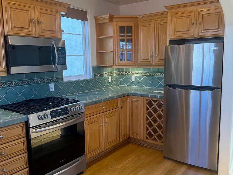 435 Manhattan Ave #A — Photo 8