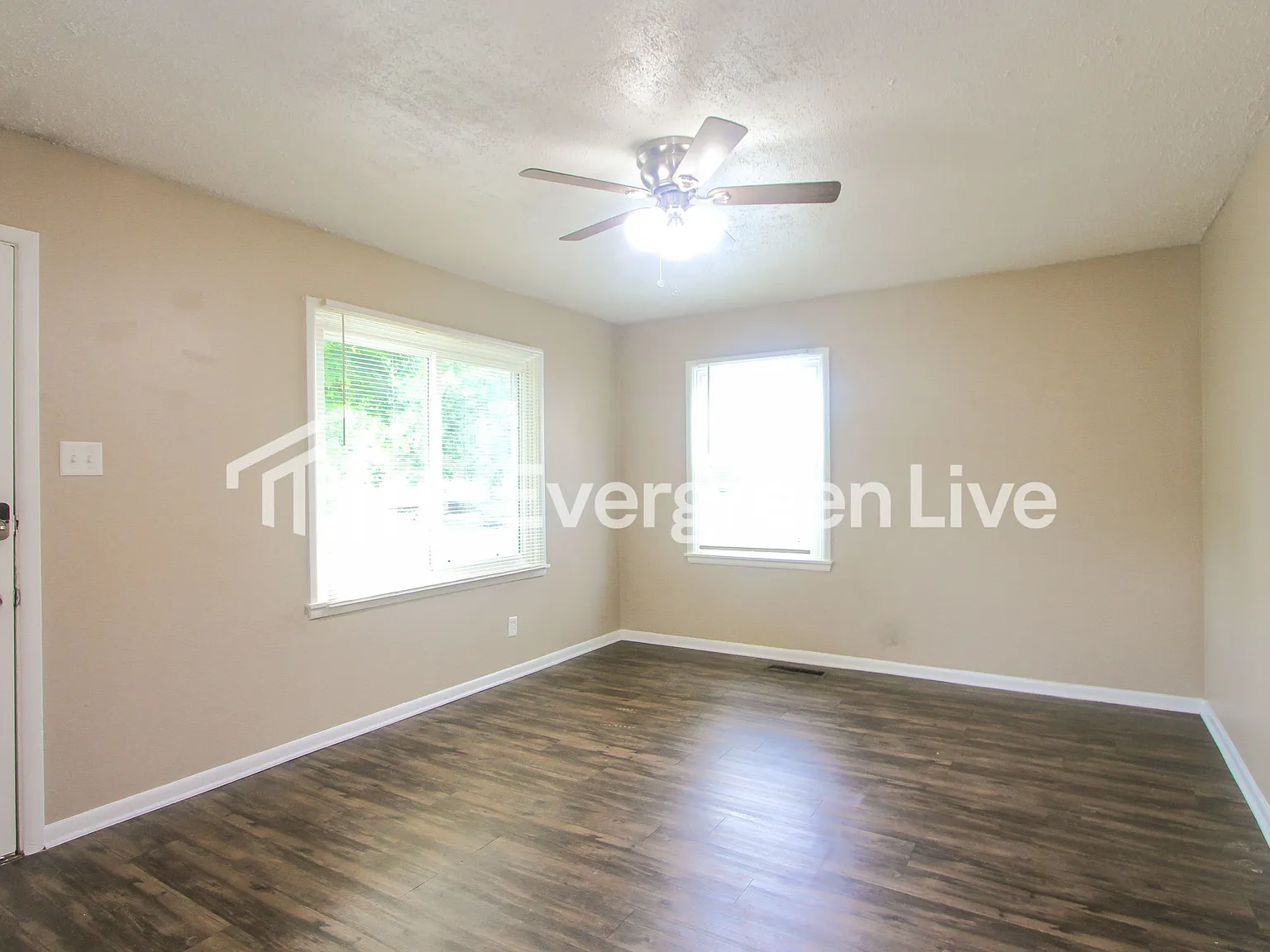 3 bed, 1.0 bath, 936 sqft, $1,195 — Photo 3
