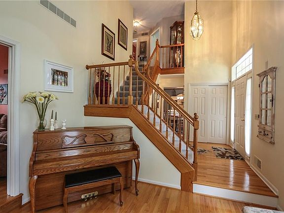 5th image of 31 Ironwood Dr