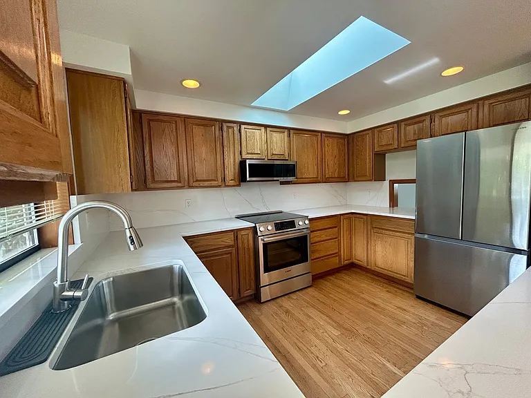 12371 Rainier Dr — Photo 2