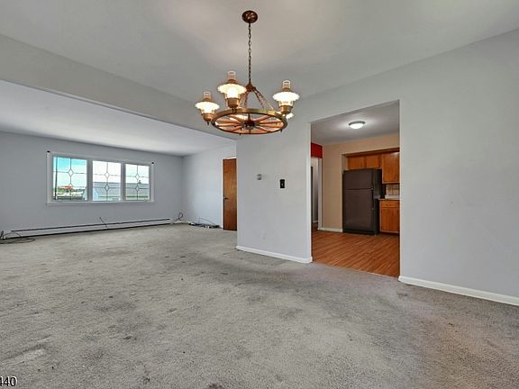 4th image of 347 Chestnut Ave