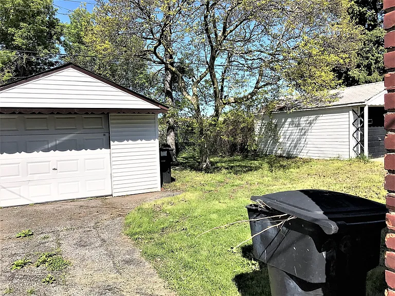 9997 Whitcomb St — Photo 3