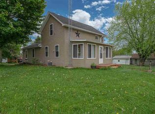 215 W Washington St, Cedarville, IL 61013