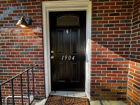 4th image of 1904 Robin Road