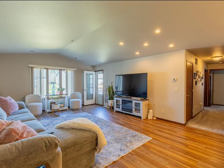 1770 E Calgary Ave — Photo 1