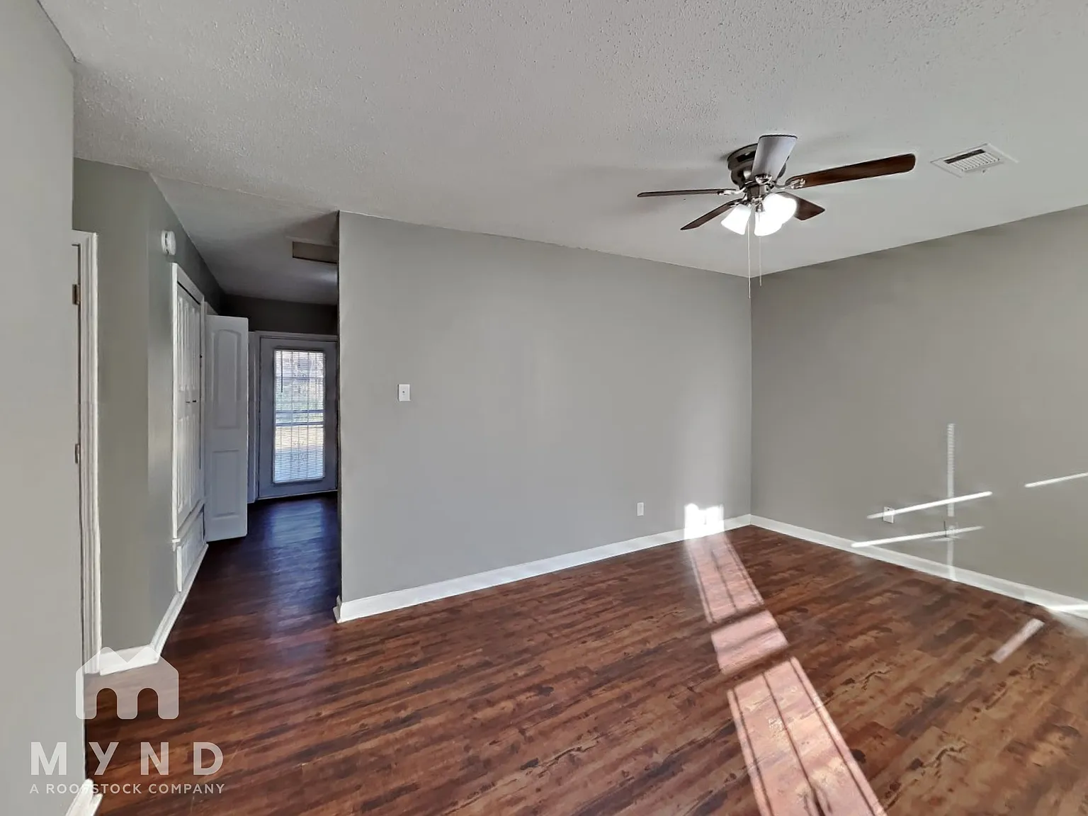 3 bed, 2.0 bath, 1008 sqft, $1,015 — Photo 4