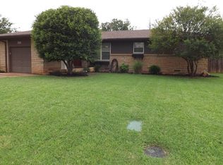 319 Cameron Dr, Altus, OK 73521
