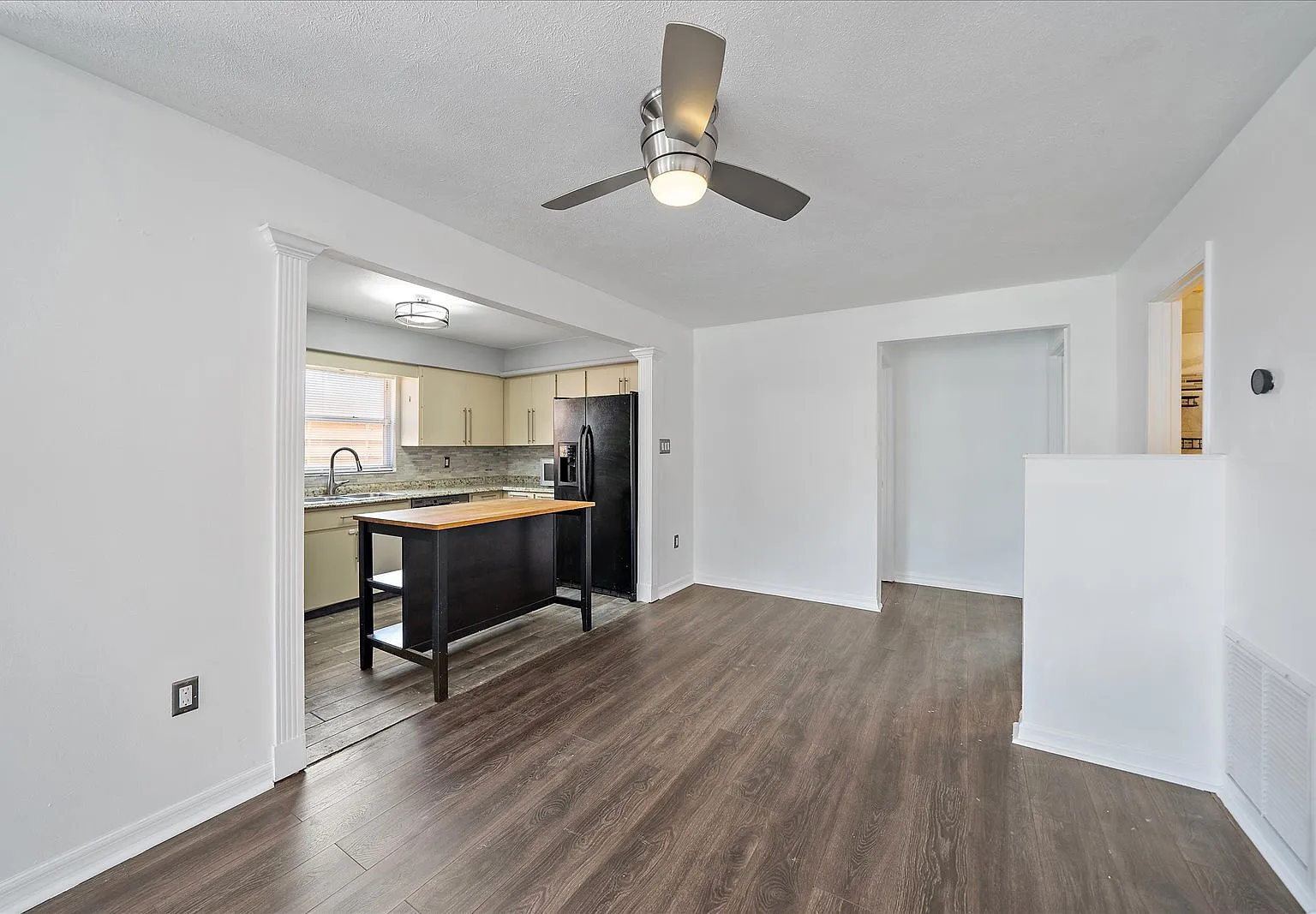 2619 Robinson Ave - 1 — Photo 4