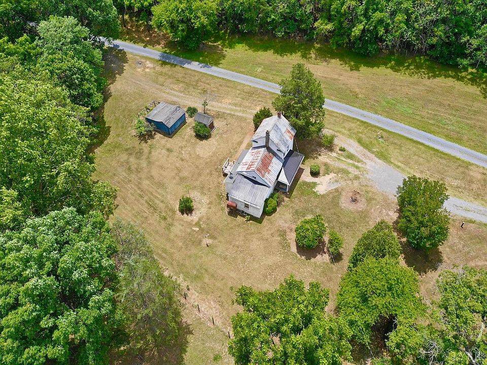 19th image of 1098 Clear Springs Ln