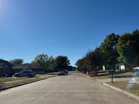 5th image of 218 Wilshire Dr