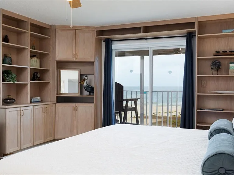 11000 Gulf Blvd #1002 — Photo 23