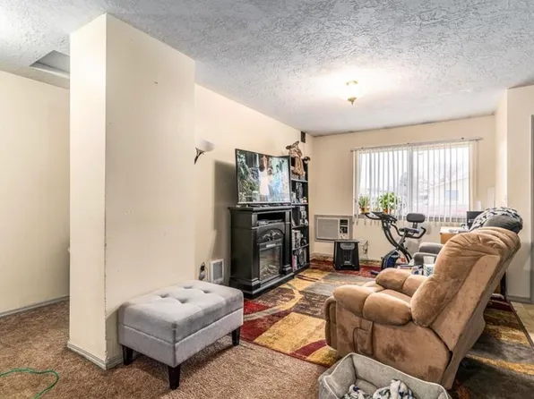 3024 N Hogan St, Spokane, WA 99207