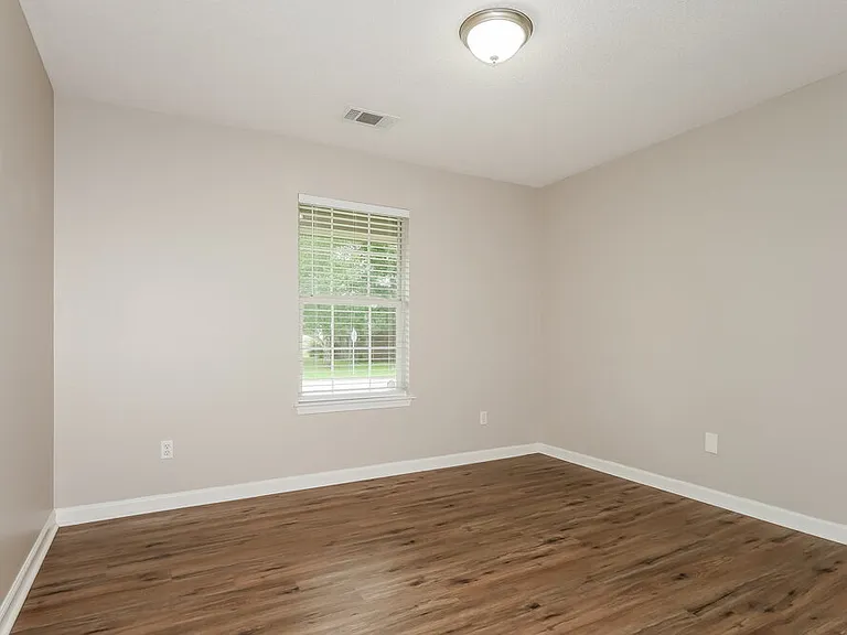 120 Pinewood Dr — Photo 11