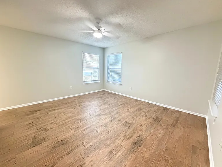 Glenbrooke Apartments — Photo 36