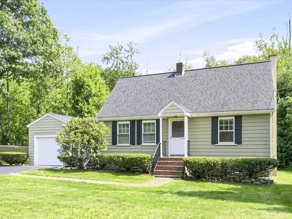 924 Washington St, Franklin, MA 02038