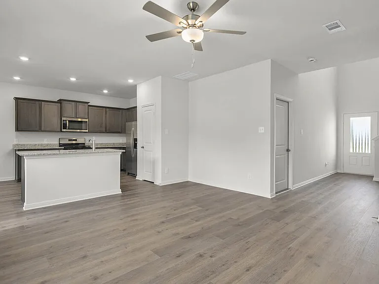 301 Patton Ln — Photo 8