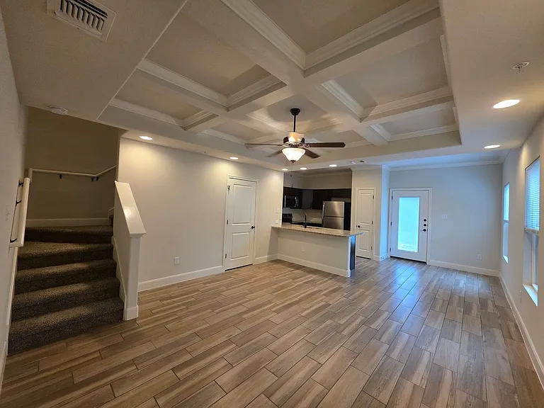 6423 Melanzane Ave #4 — Photo 3