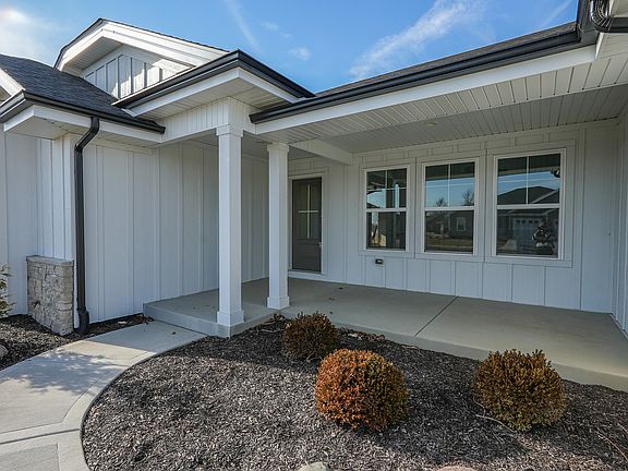 3rd image of 1009 Spring St