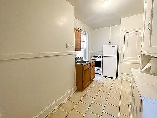 3rd image of 21-42 28th St #2
