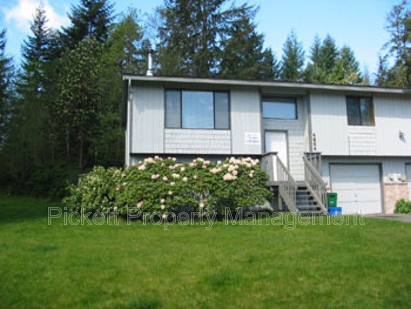 1st image of 4844 Lupine Ln NW