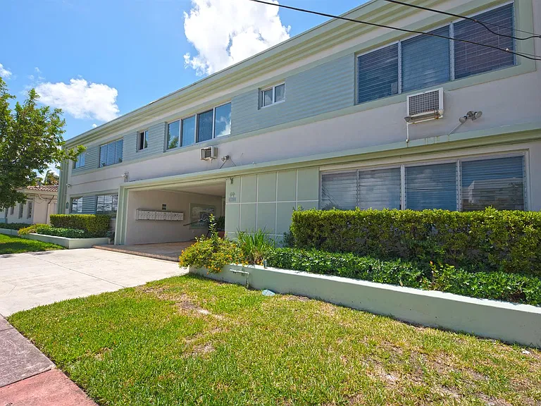 2250 Bay Dr #4 — Photo 1