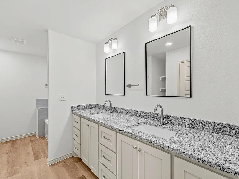 14902 North Cres #1200 — Photo 31