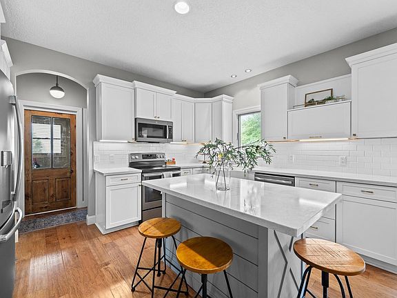4th image of 5121 Lockwood Dr