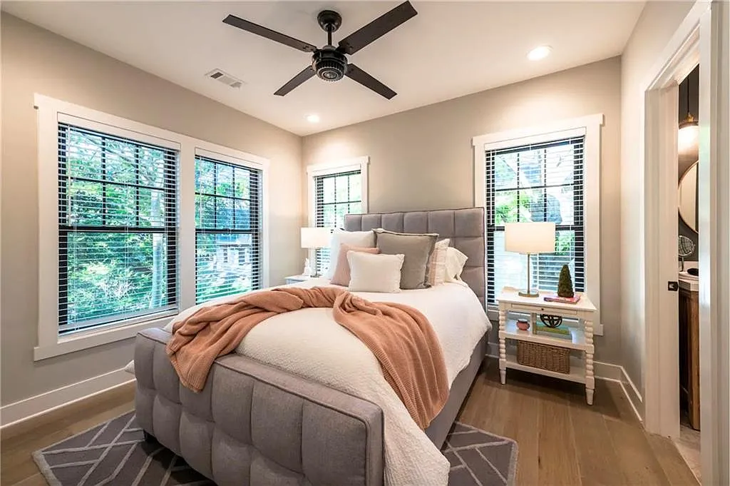 2 bed, 2.0 bath, 700 sqft, $4,800 — Photo 4