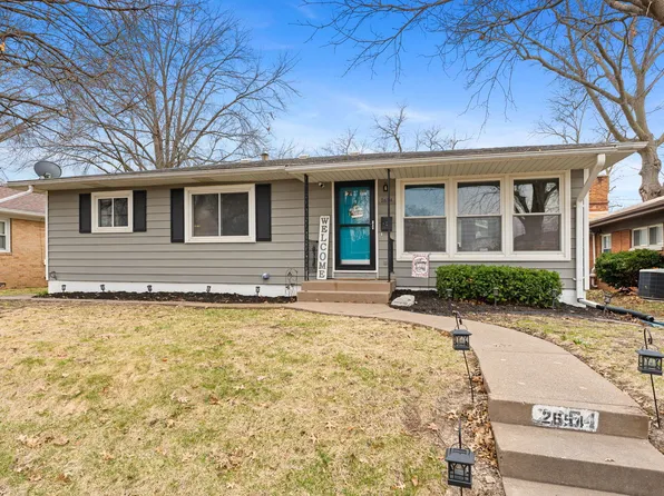 2654 Fillmore Ln, Davenport, IA 52804