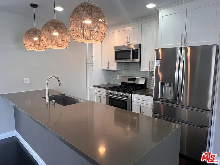 7865 Bleriot Ave — Photo 4