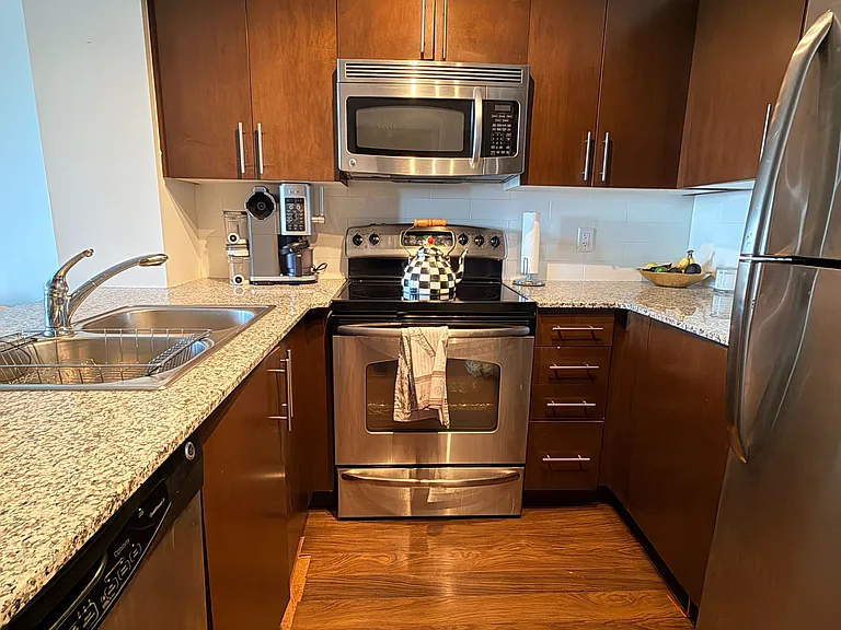 2191 Yonge St #2703 — Photo 7