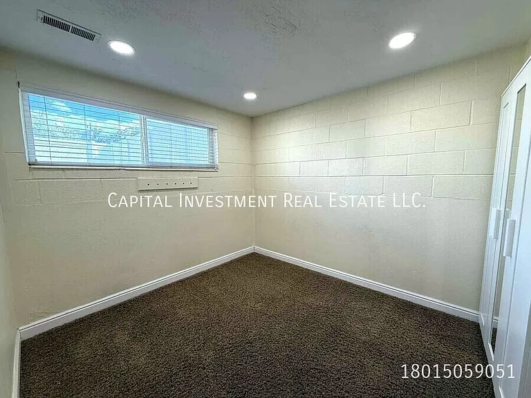 1102 E Sego Lily Dr — Photo 15
