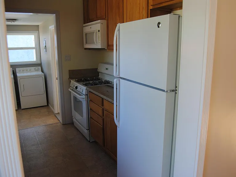 748 N Doan Dr — Photo 5